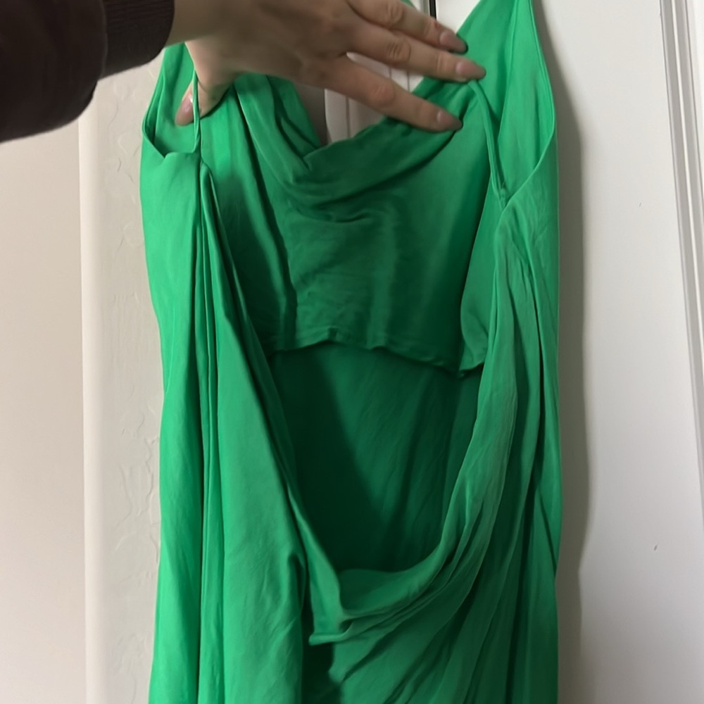 Zara satin like effect green backless mini dress - Picture 3 of 4